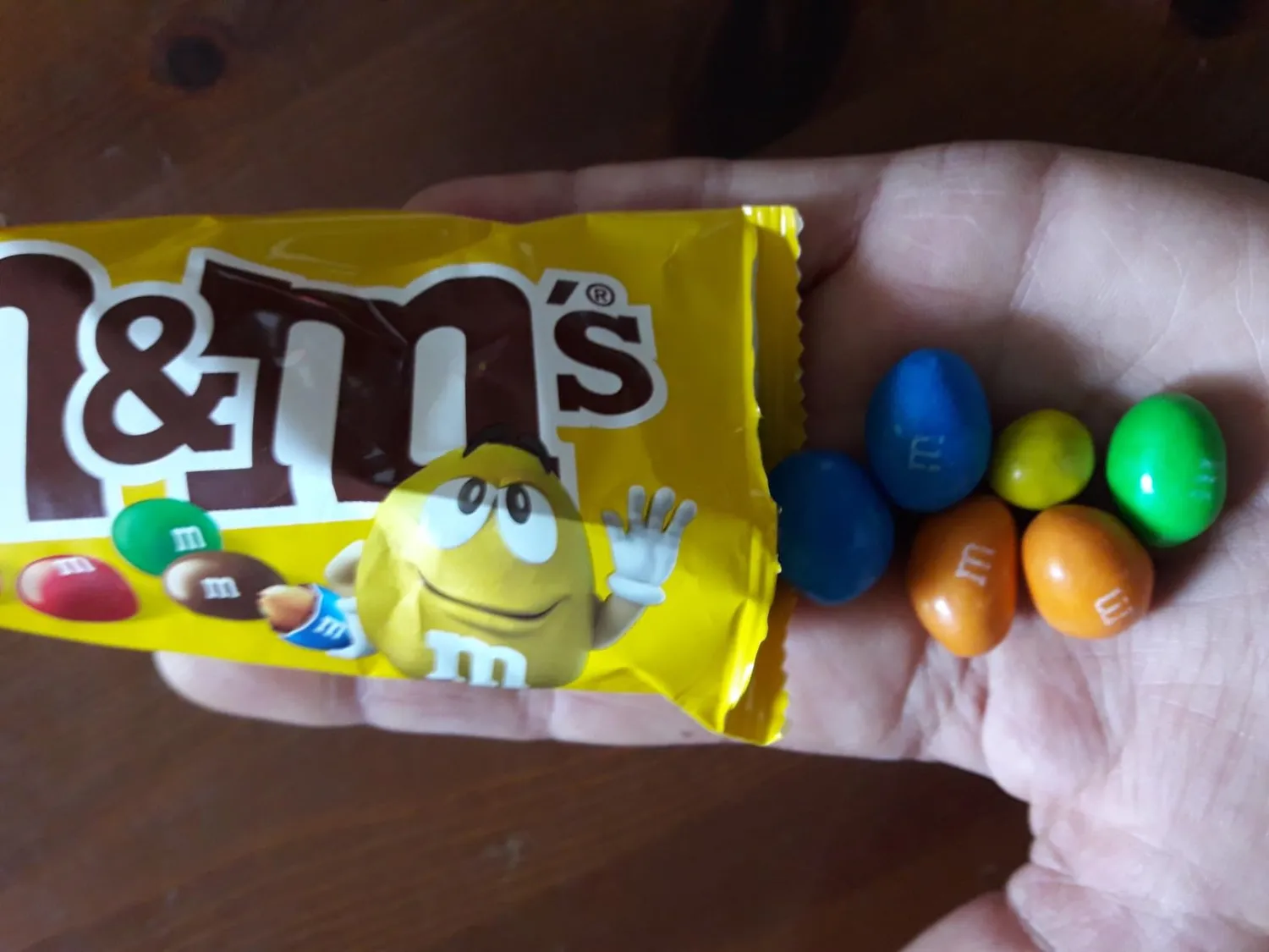 M&M's Peanut confetti cioccolato arachidi 24x45g