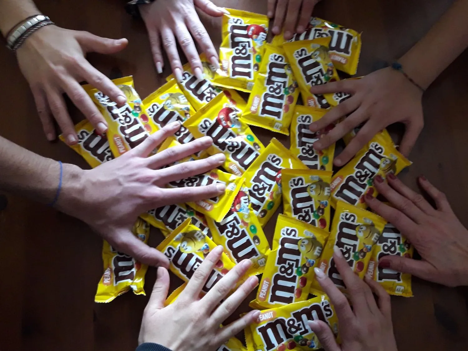 M&M's Peanut confetti cioccolato arachidi 24x45g